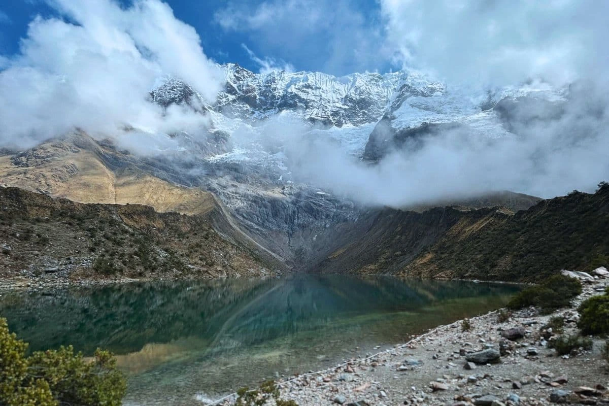 Turquoise waters of Humantay Lake